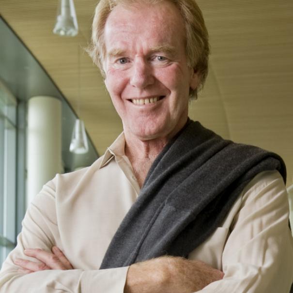 Headshot of Peter Senge